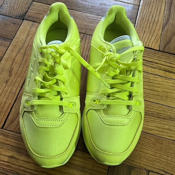 NIB Puma mile rider x emoji retail size: 6 womens - Picture 2 of 10